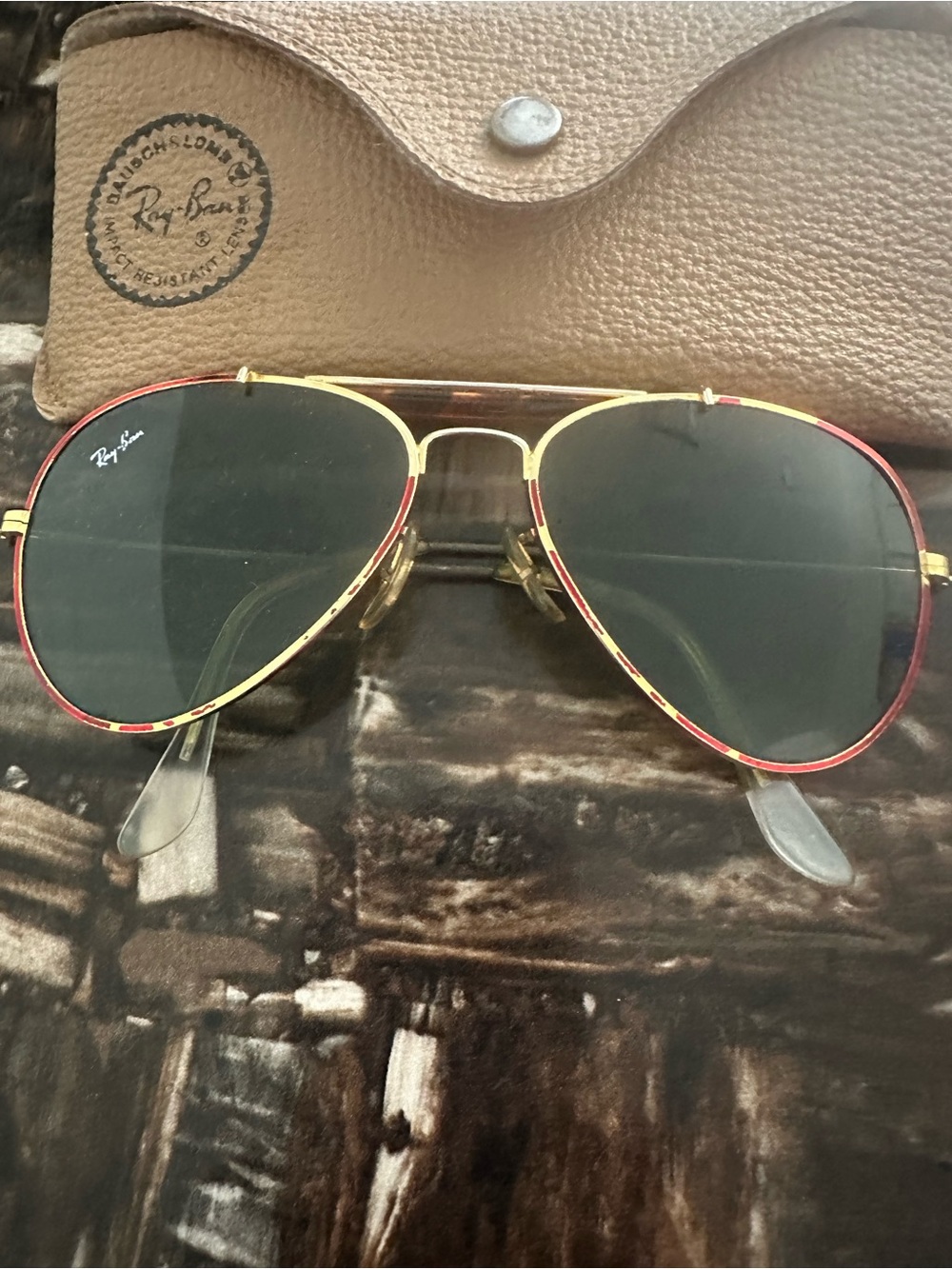 Ray-Ban Gold Aviator Sunglasses with Red Trim and Dark Green Lenses